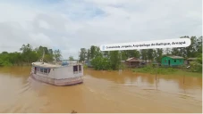 Frame do video Sustainable Amazon Exports retratando a comunidade de jangada